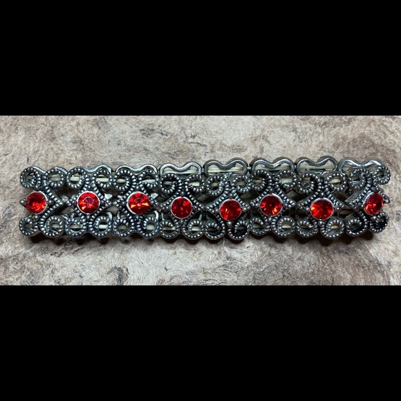 Beautiful Vintage Stretch Bracelet - Picture 2 of 7